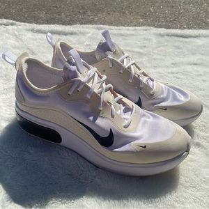 Nike Air Max Dia Shoes Womens Size 10 White Black Athletic Training C13898-100